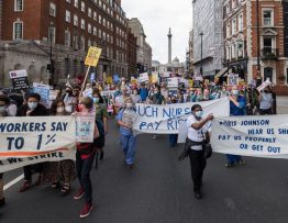 actu socialisme des infirmieres et des enseignants au royaume uni organisent une greve pour cause de salaire the militant